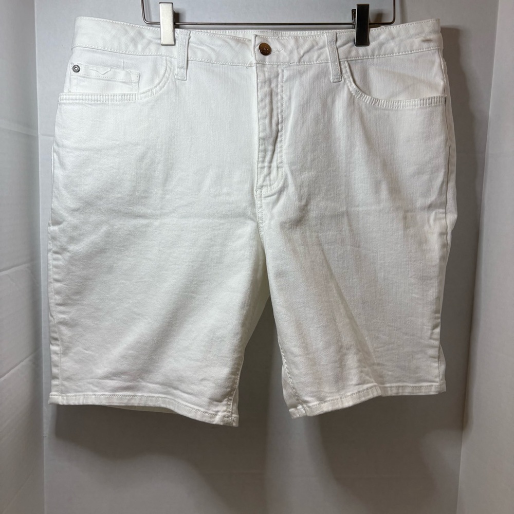 Riders by Lee White Women's Bermuda Shorts
